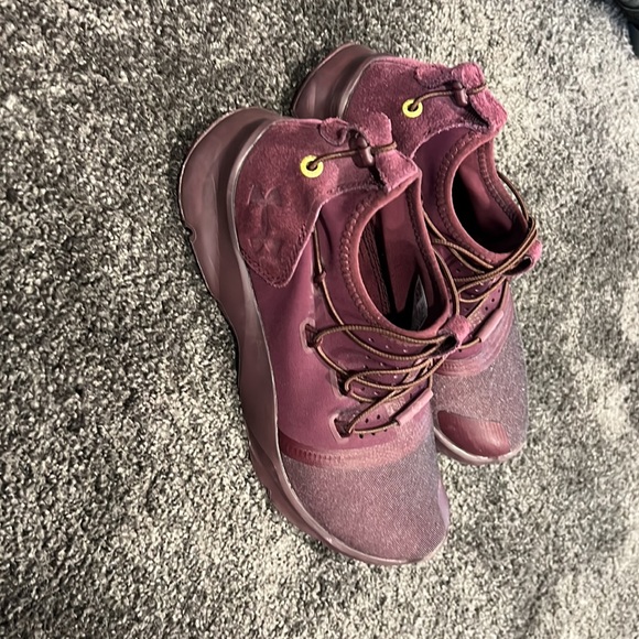 Womens size 7.5 under armor - Picture 2 of 4